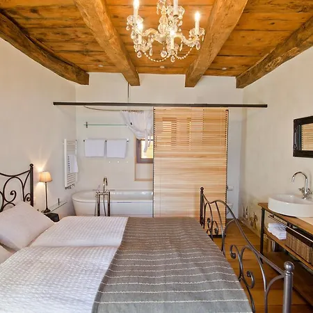 Couette-café Di Sotto, House & Breakfast