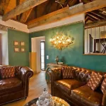 فندق مبيت وإفطار Di Sotto, House & Breakfast 4*